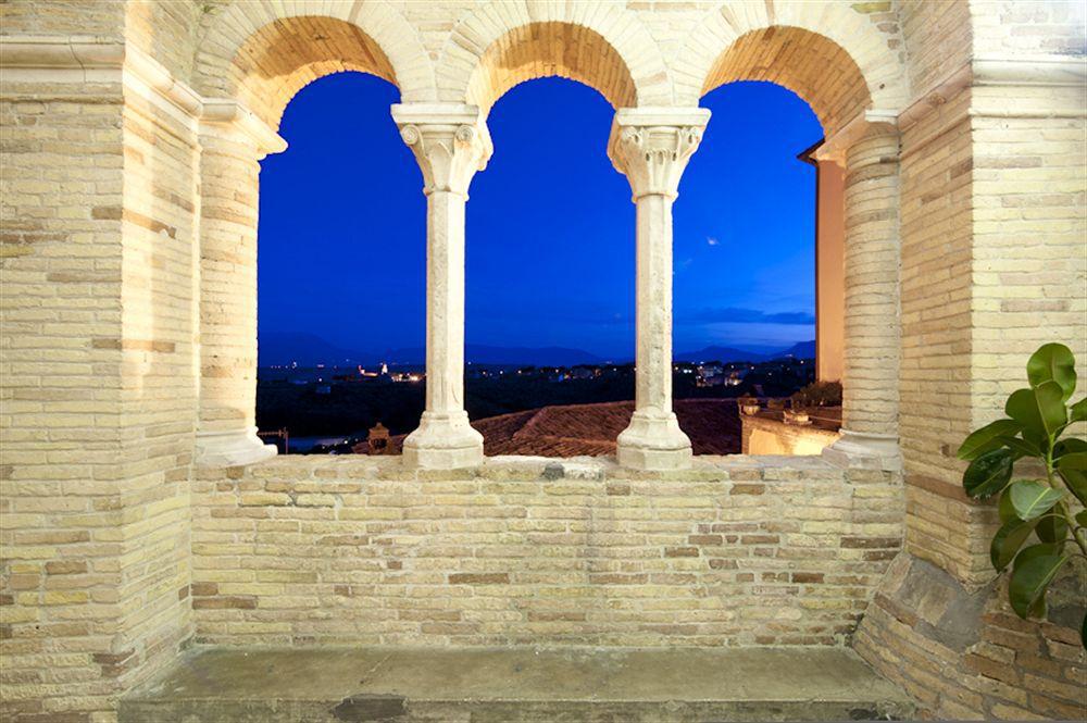 ホテル Castello Chiola Dimora Storica ロレート・アプルティーノ エクステリア 写真