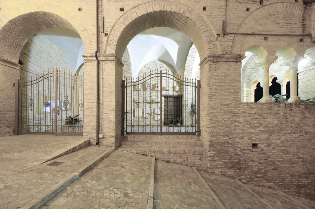 ホテル Castello Chiola Dimora Storica ロレート・アプルティーノ エクステリア 写真